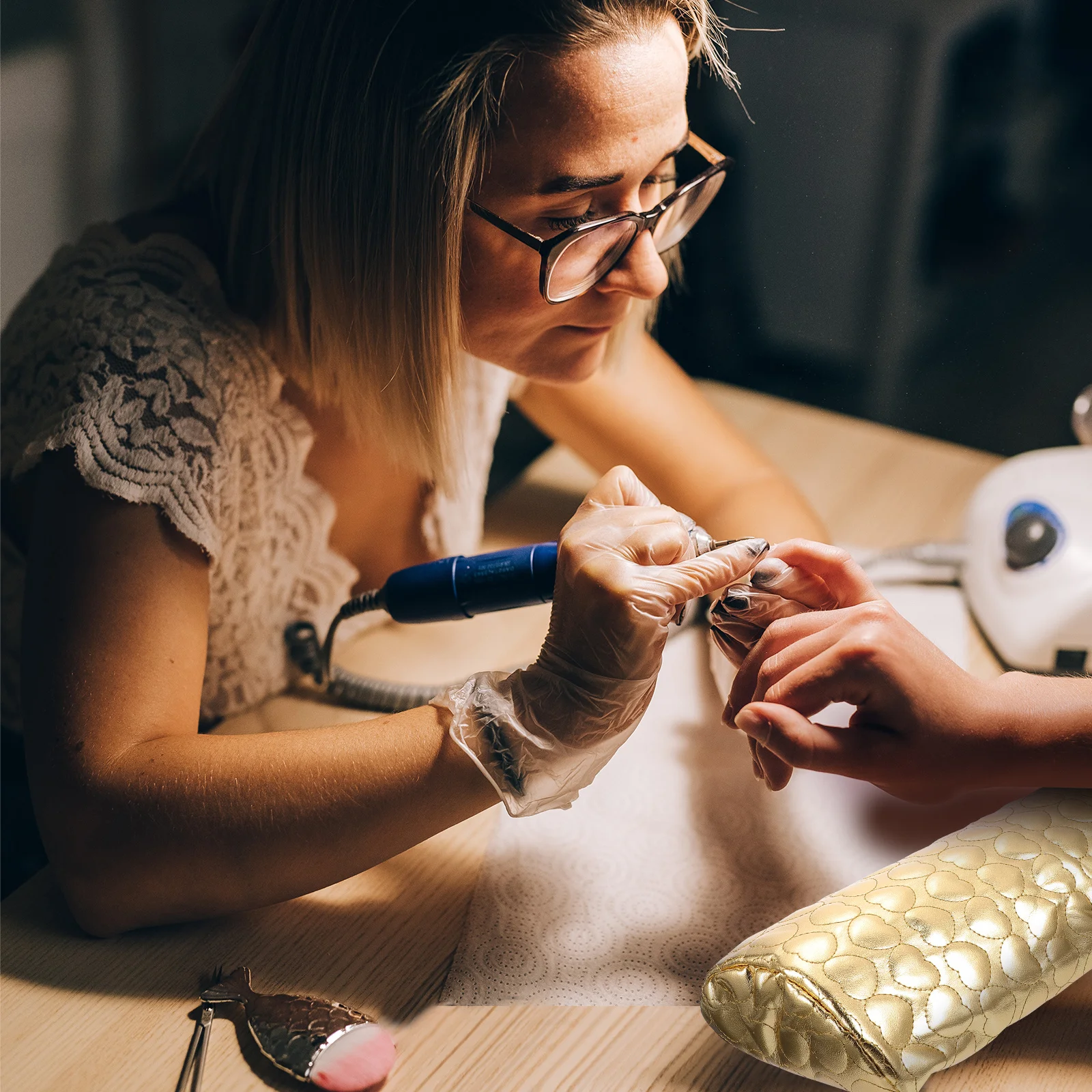 

Love-Heart Nail Art Hand Pillow Chic Manicure Support Cushion Reduces Wrist Fatigue Manicure Hand Rest Essential Nail Salon