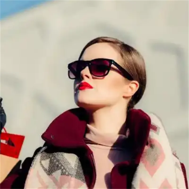 女の子用メタルバングスヘアピン、ワンワードダックビル型サイドメイク用小型ヘアピン、女性用ヘアピン、カットアウトゴールド＆シルバークリップ