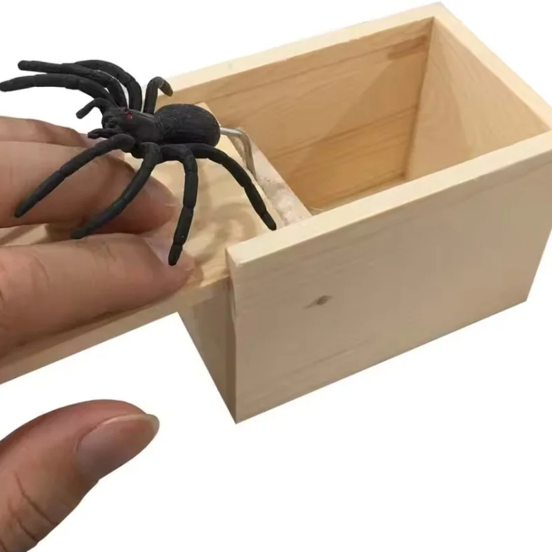 Wooden Spider Prank Box Funny Scare Box with Realistic Rubber Spider Prank Toy for Halloween April Fool's Party Prop Gift