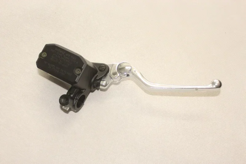 Front brake Master cylinder for Benelli BN302 TORNADO TNT300 STELS 300 Keeway RKX 300 / BN TNT 300 302 Brake Pump