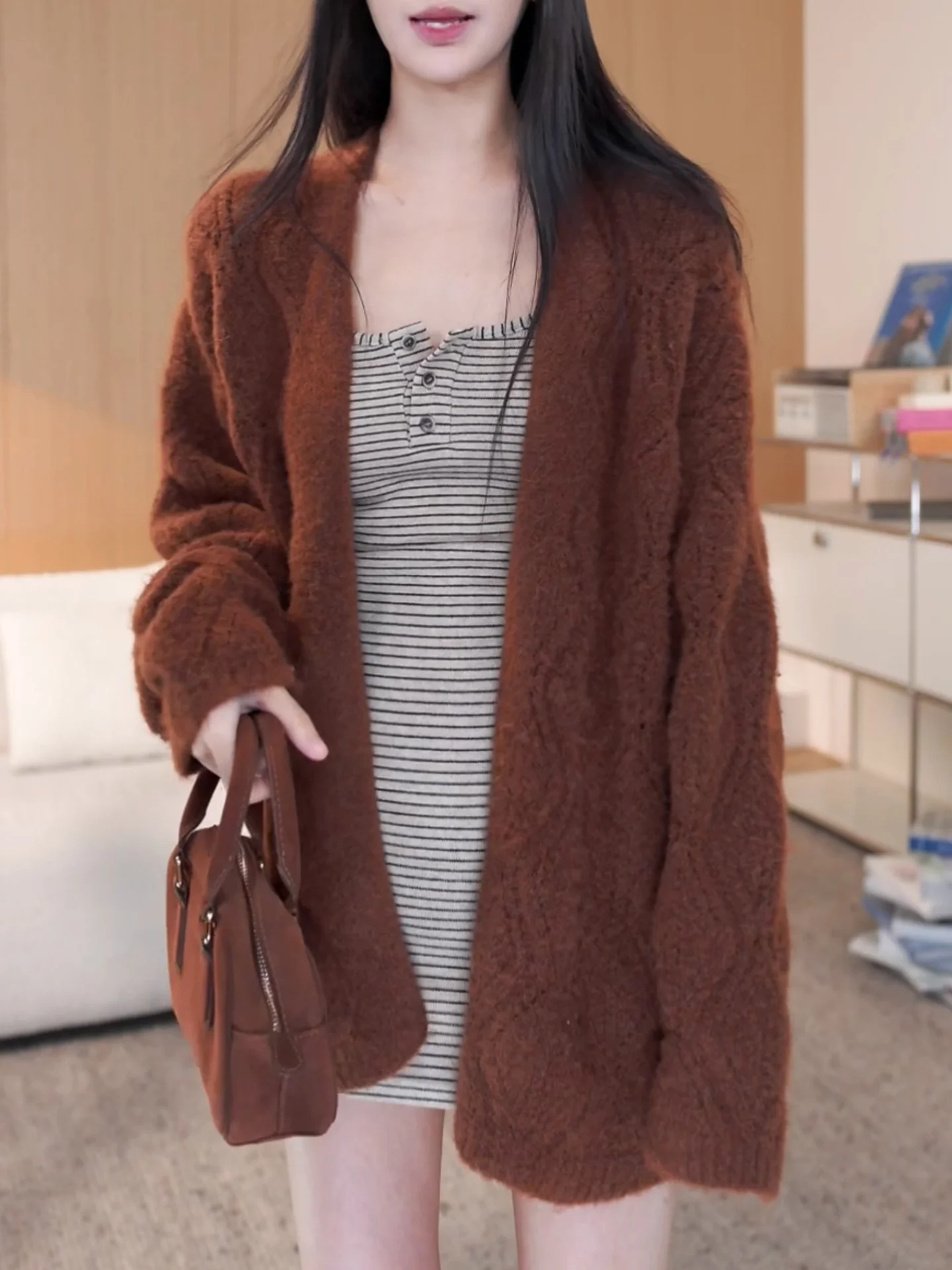 

Корейский мягкий уютный вязаный кардиган с V-образным вырезом, осенне-зимняя новинка, большие размеры, модный топ, стройнящий силуэт