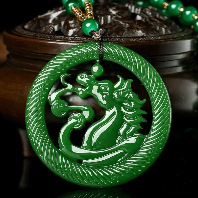 Přírodní zelená hand-carved kůň jadeit přívěsek móda boutique šperků letouni v přední z jejích oči řetízek dar