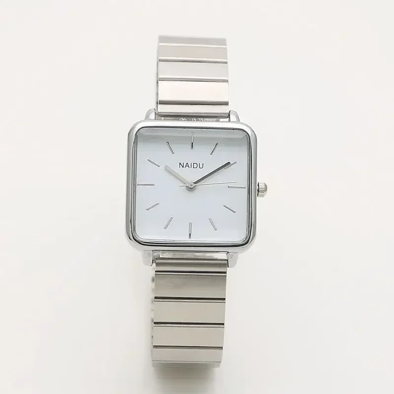 Orologio da donna quadrato con cinturino in bambù eco-chico Orologio al quarzo alla moda con maglia dorata Orologio da polso da donna minimalista con quadrante quadrato