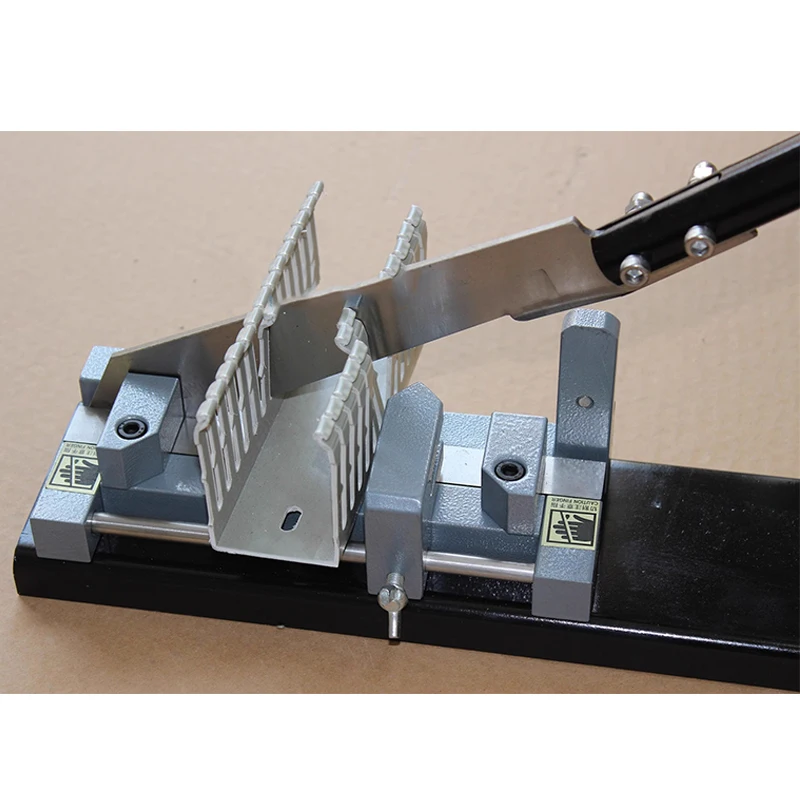 

GSX-100A Lightweight PVC Wire Trunking Cutter 45° Angle 10-80MM Cutting Range