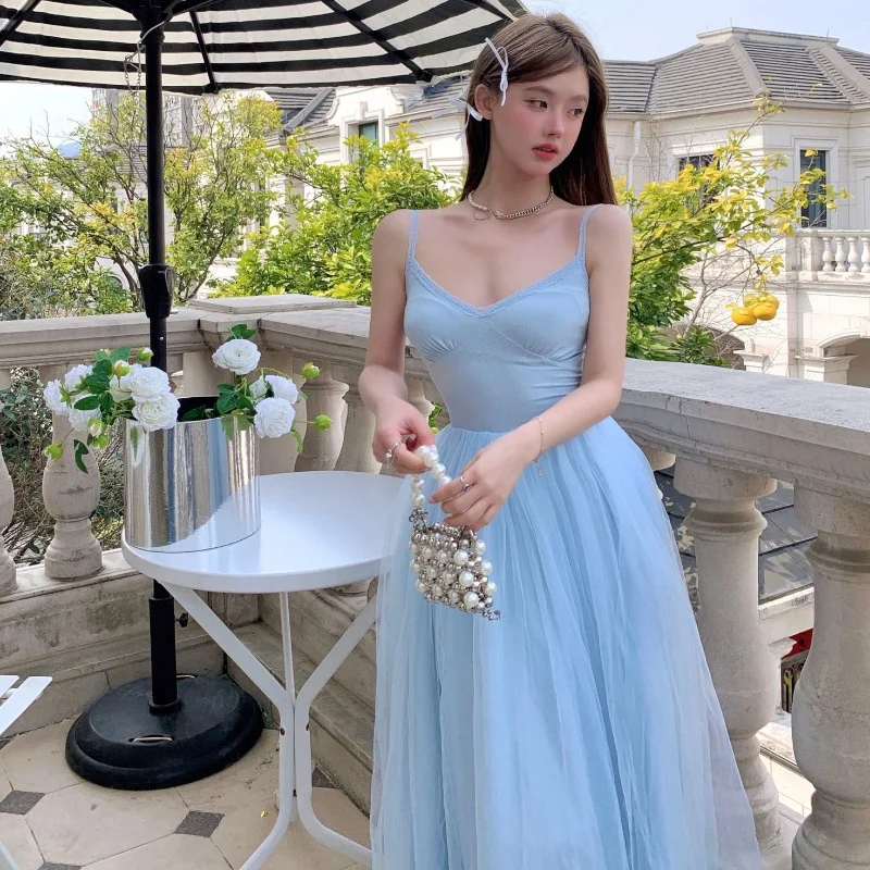vestido-largo-sin-mangas-con-cuello-en-v-y-cintura-ajustada-estilo-halter-para-nina-tendencia-de-moda-verano-2023