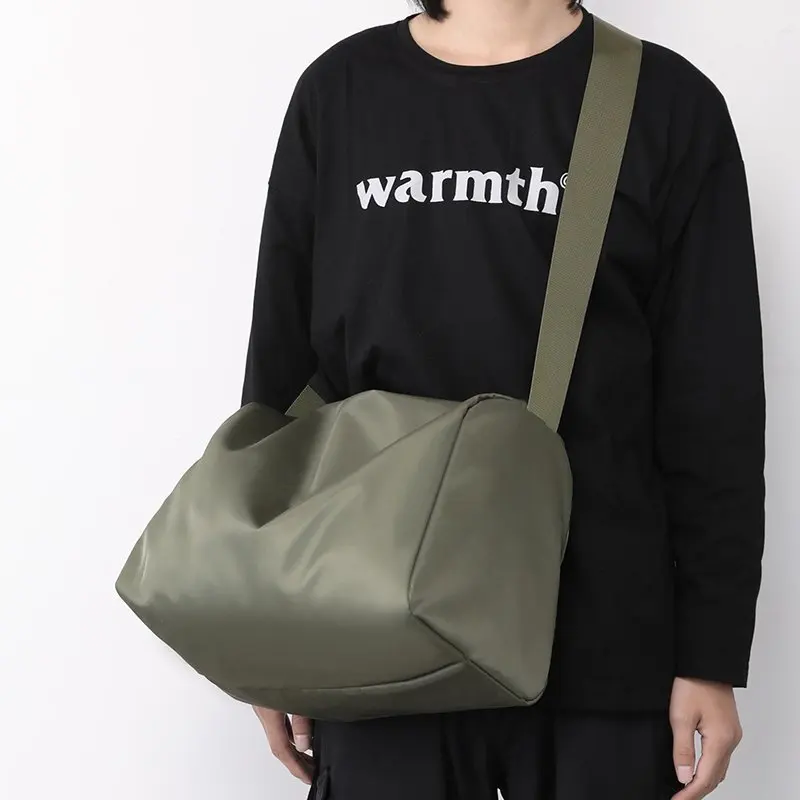 

Large capacity single shoulder crossbody bag, casual sports and fitness bag, short distance travel storage bag, unisex