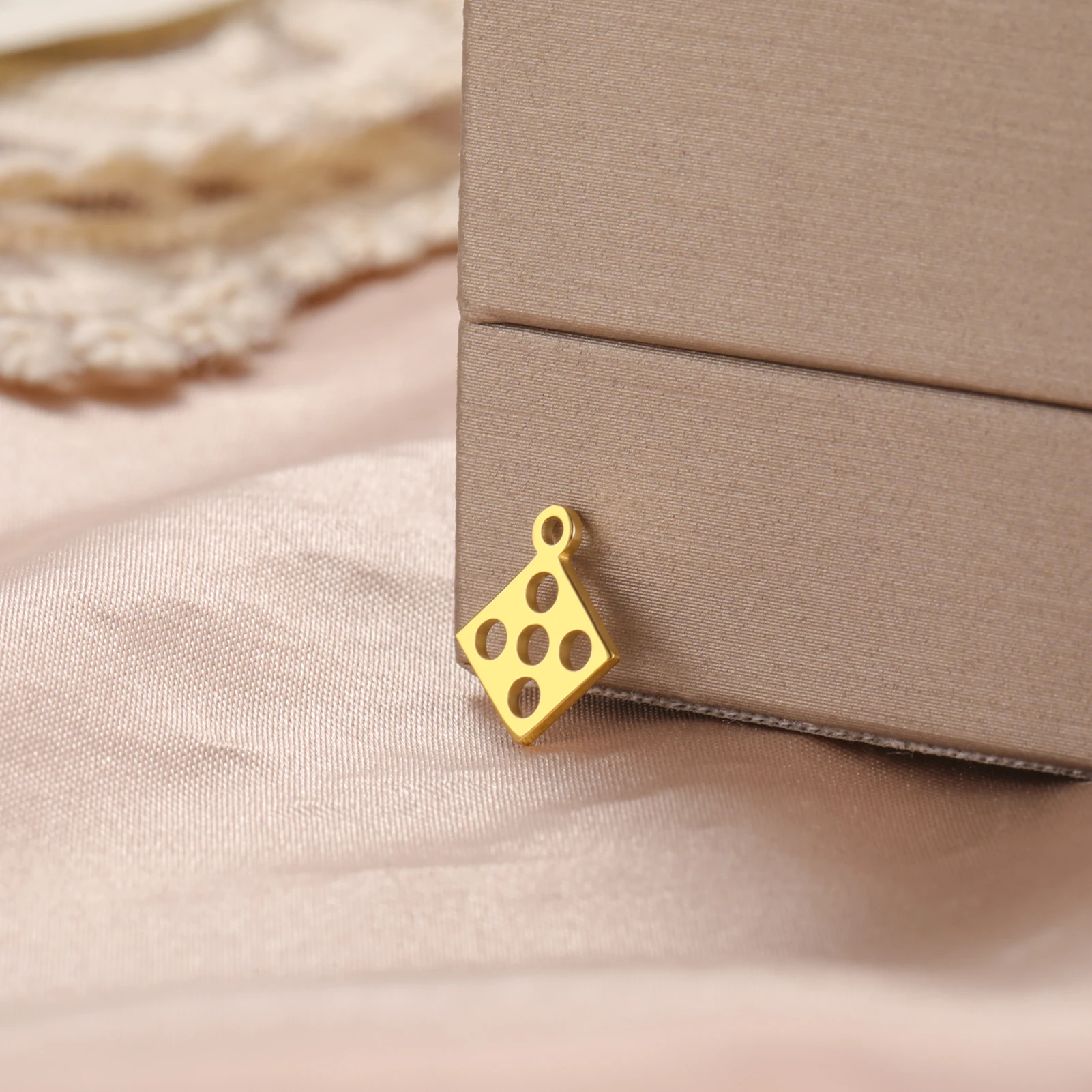 EUEAVAN 5pcs Poker Playing Cards Stainless Steel Charms for Jewelry Making Dice Chip DIY Pendant Necklace Earrings Bracelet Gift
