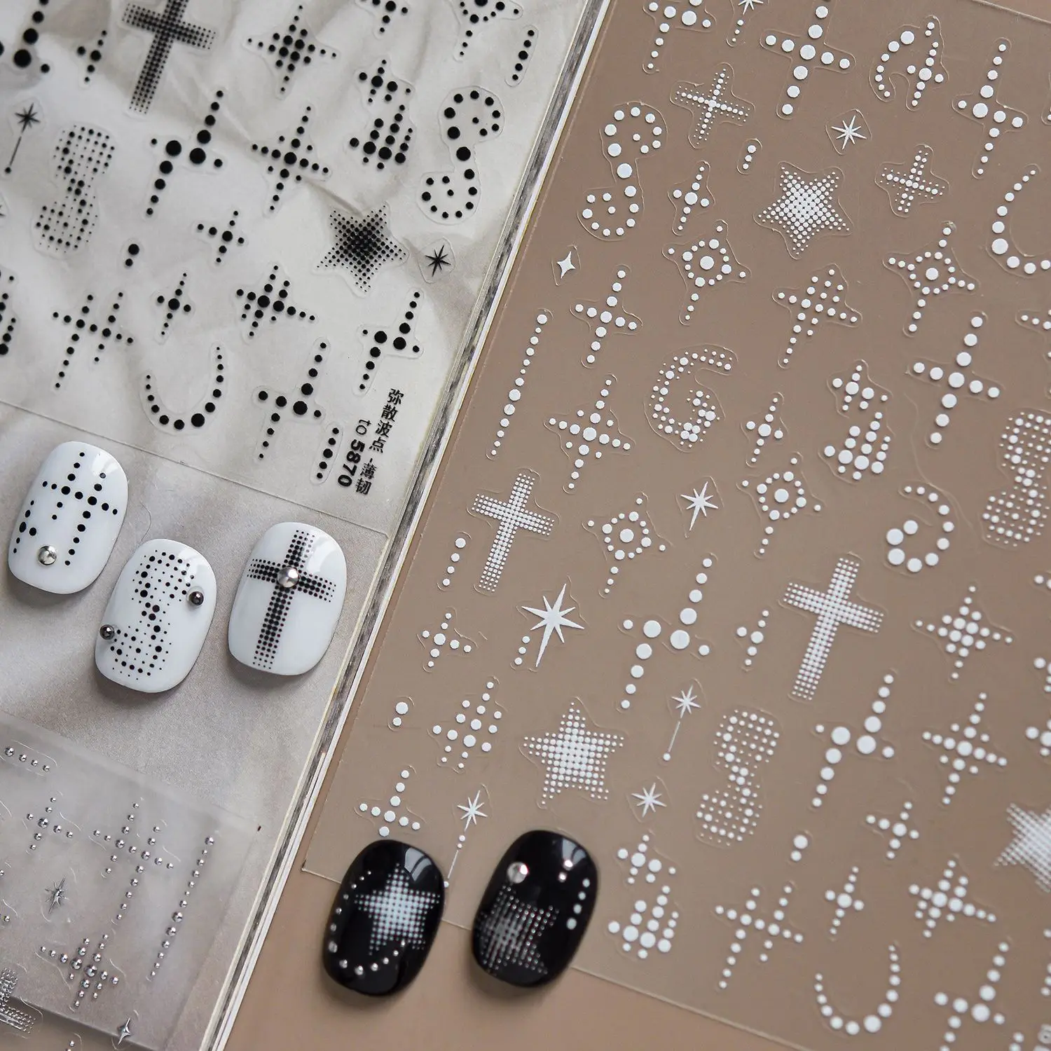 1 pièce Autocollants adhésifs DIY pour nail art, motif matrice de points noir, blanc, argent, pentagramme, étoile, éclat d'étoile, croix, tendance