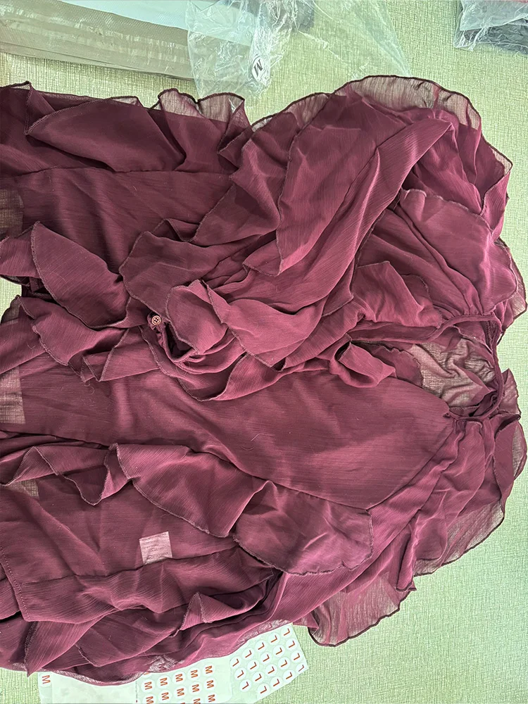 2025 Camisa de gasa con cuello en V de color Beige liso para mujer, camisa informal holgada de manga larga con un solo pecho y borde con volantes en capas