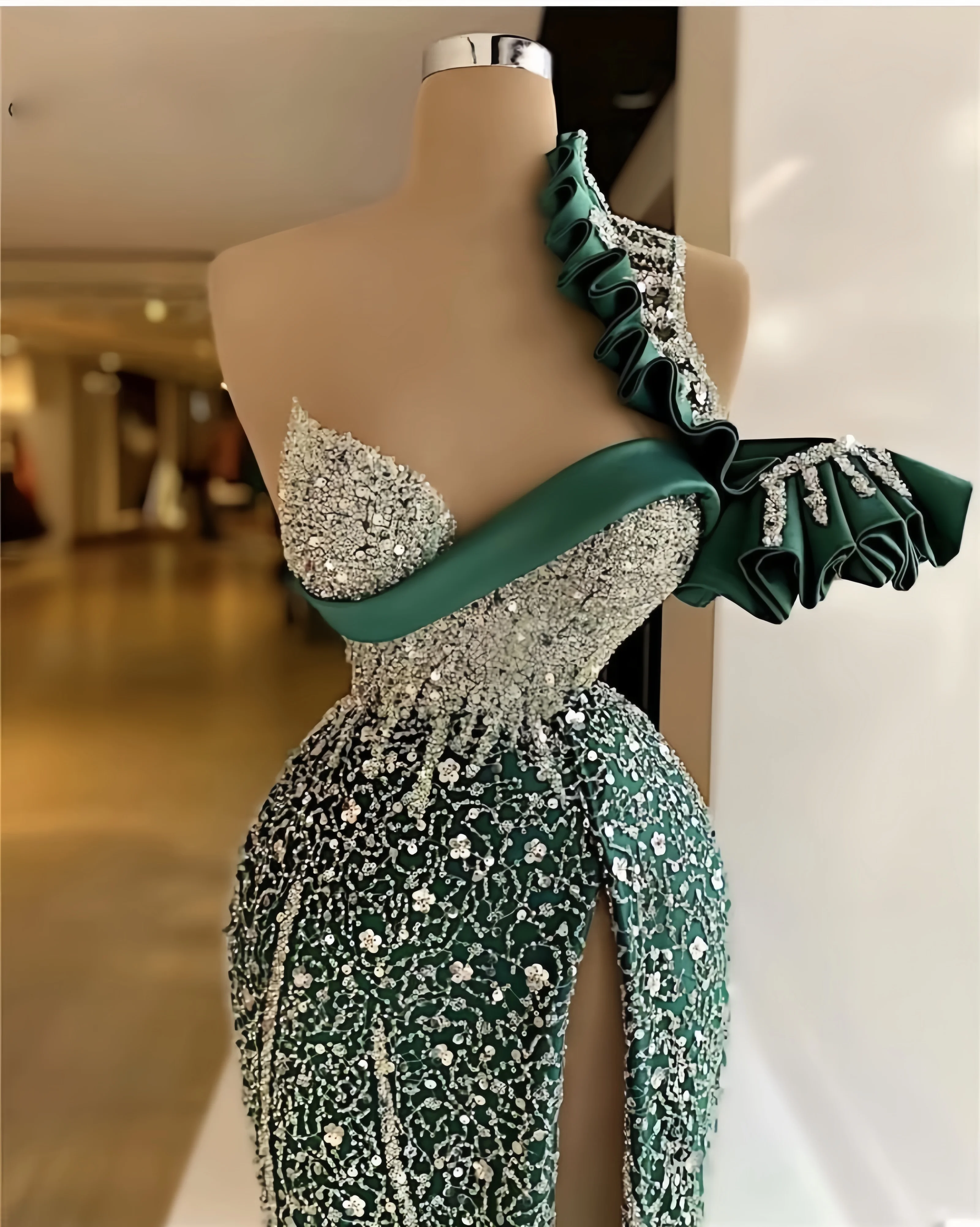 Elegant Mermaid Evening Dresses One Shoulder Sleeveless High Split Prom Gowns Crystal Beadeds Formal Occasion Customized Dresses