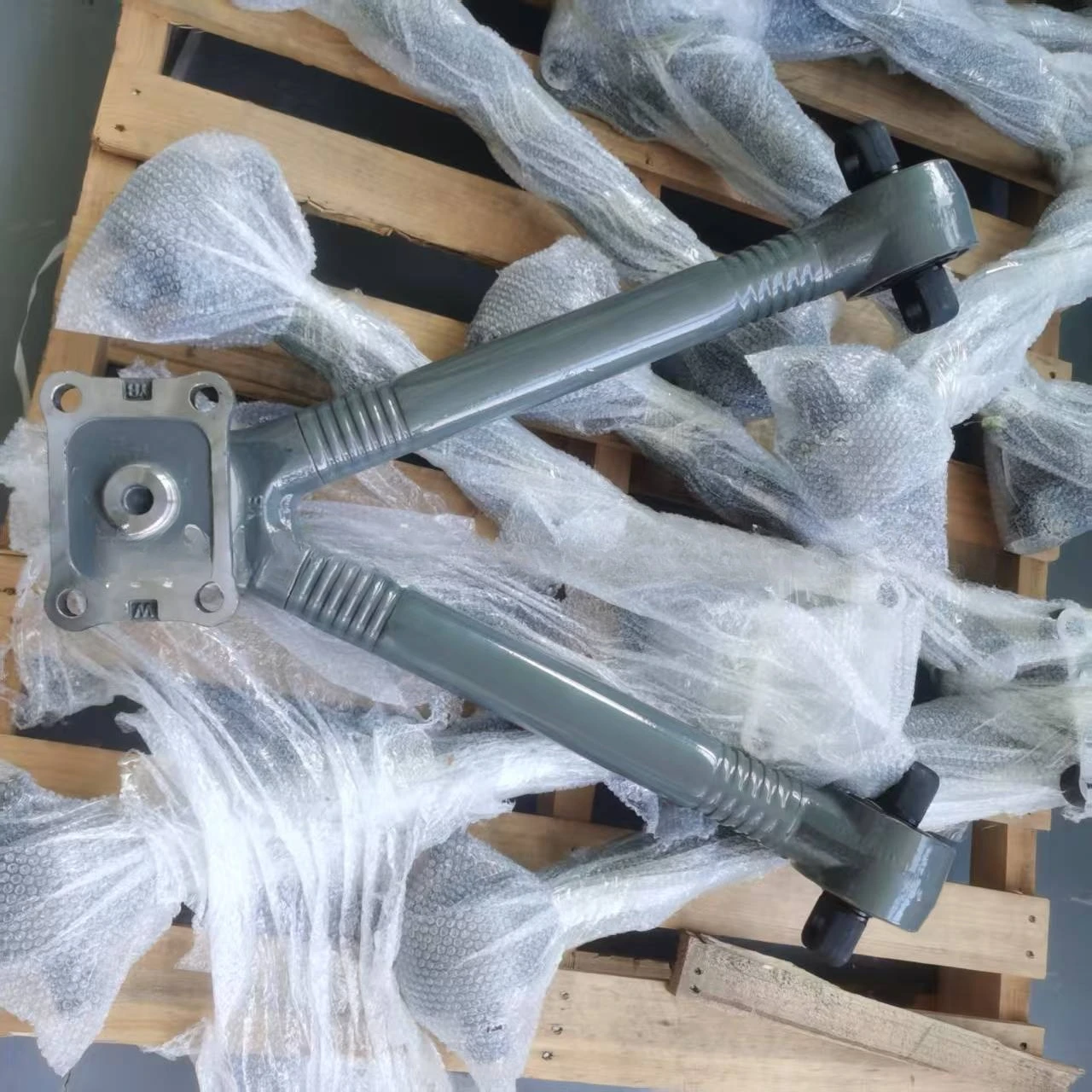 For Sin otruk Ho wo lower thrust rod assembly AZ9631521174 AZ9125521174v thrust rod assembly