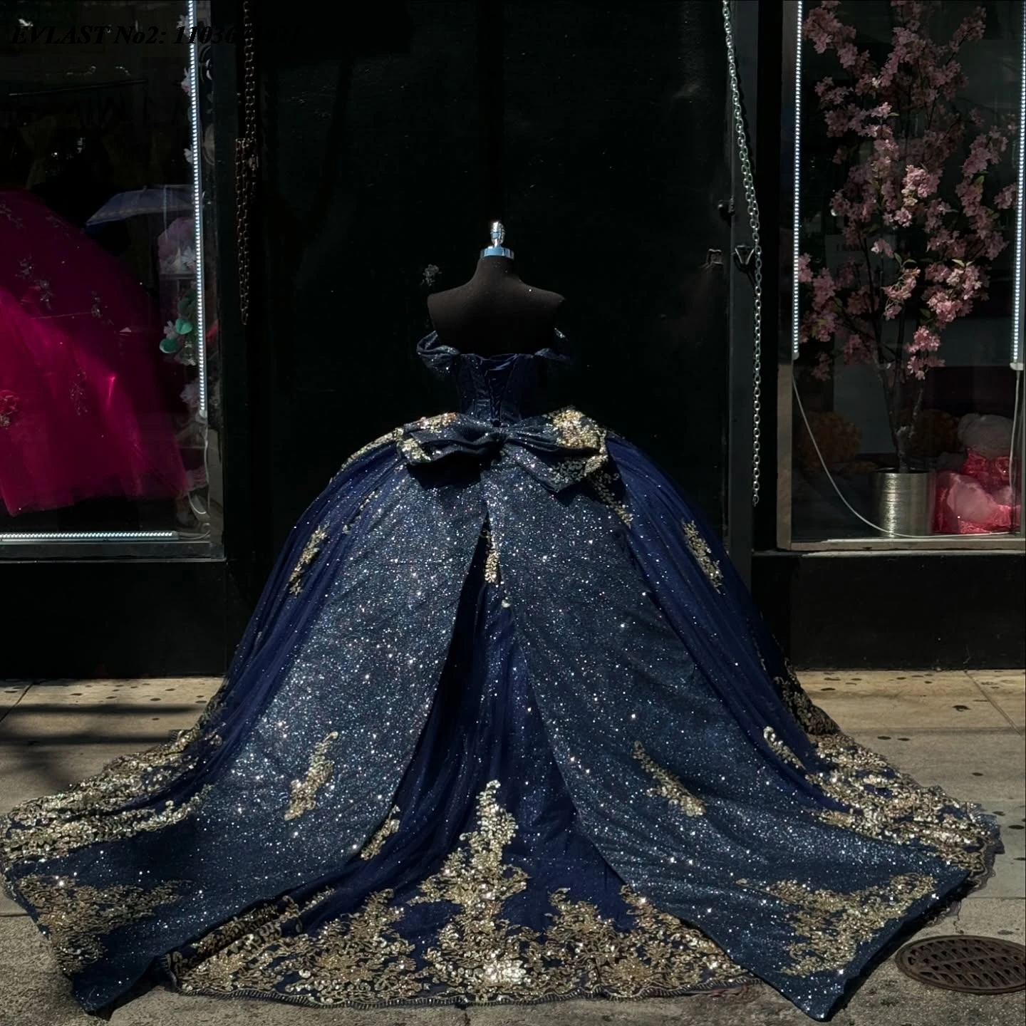 فستان Quinceanera المكسيكي باللون الأزرق الداكن المخصص من EVLAST فستان حفلة مزين بالدانتيل الذهبي مطرز بالخرز الحلو 16 فيستدوس دي 15 أنوس E2QA75 #2