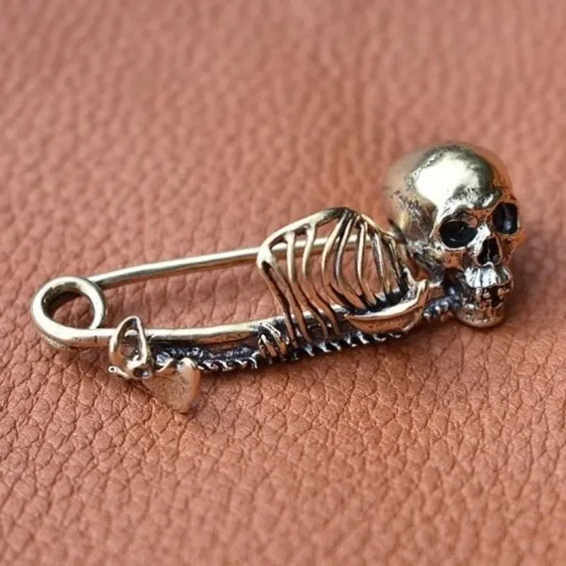 Punk Style Retro Halloween Skull Pin spille gotiche per uomini e donne Party personalità creativa accessori di abbigliamento