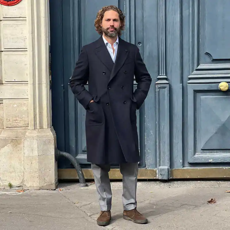 クラシックメンズロングオーバーコート ダブルブレスト ピークドラペル メンズウィンターウォームコート ビジネス外出コート カスタムメイド
