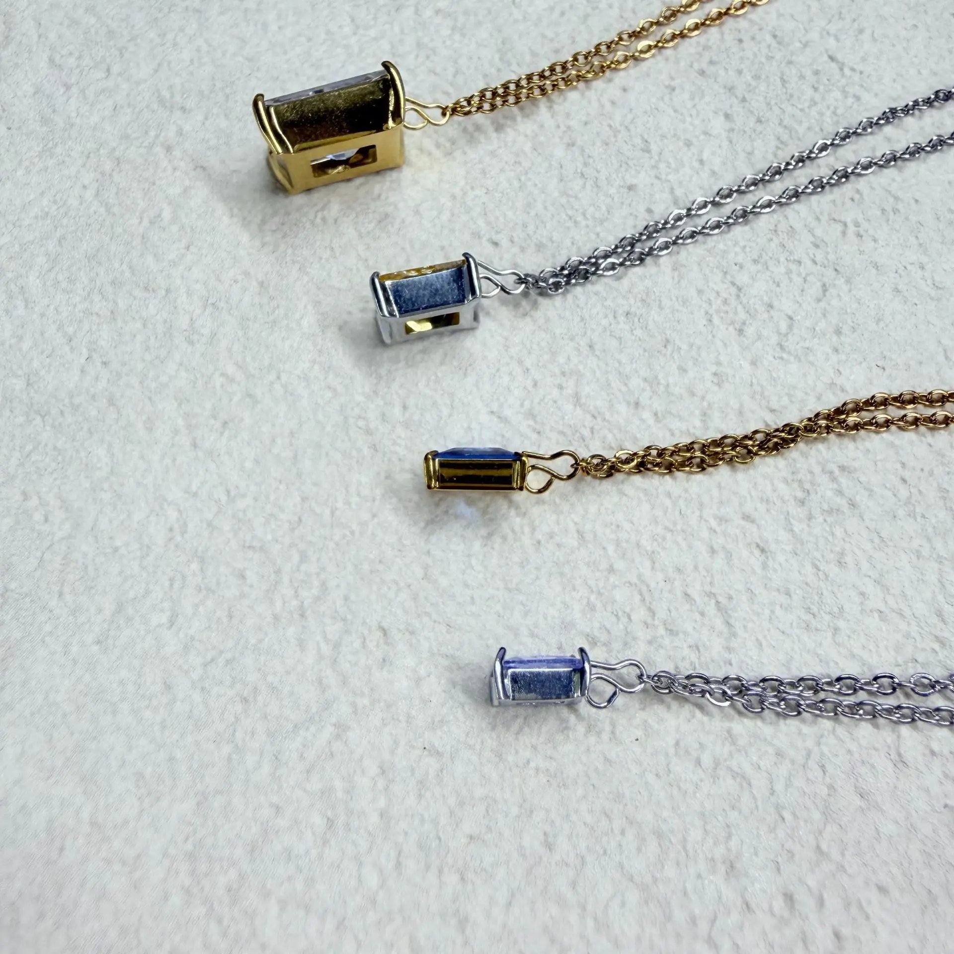 Rechteckige Halskette mit Zirkonia-Anhänger für Damen, mehrfarbig, klare Steine, Schlüsselbeinkette, minimalistischer Choker, edler Schmuck – Detail 4