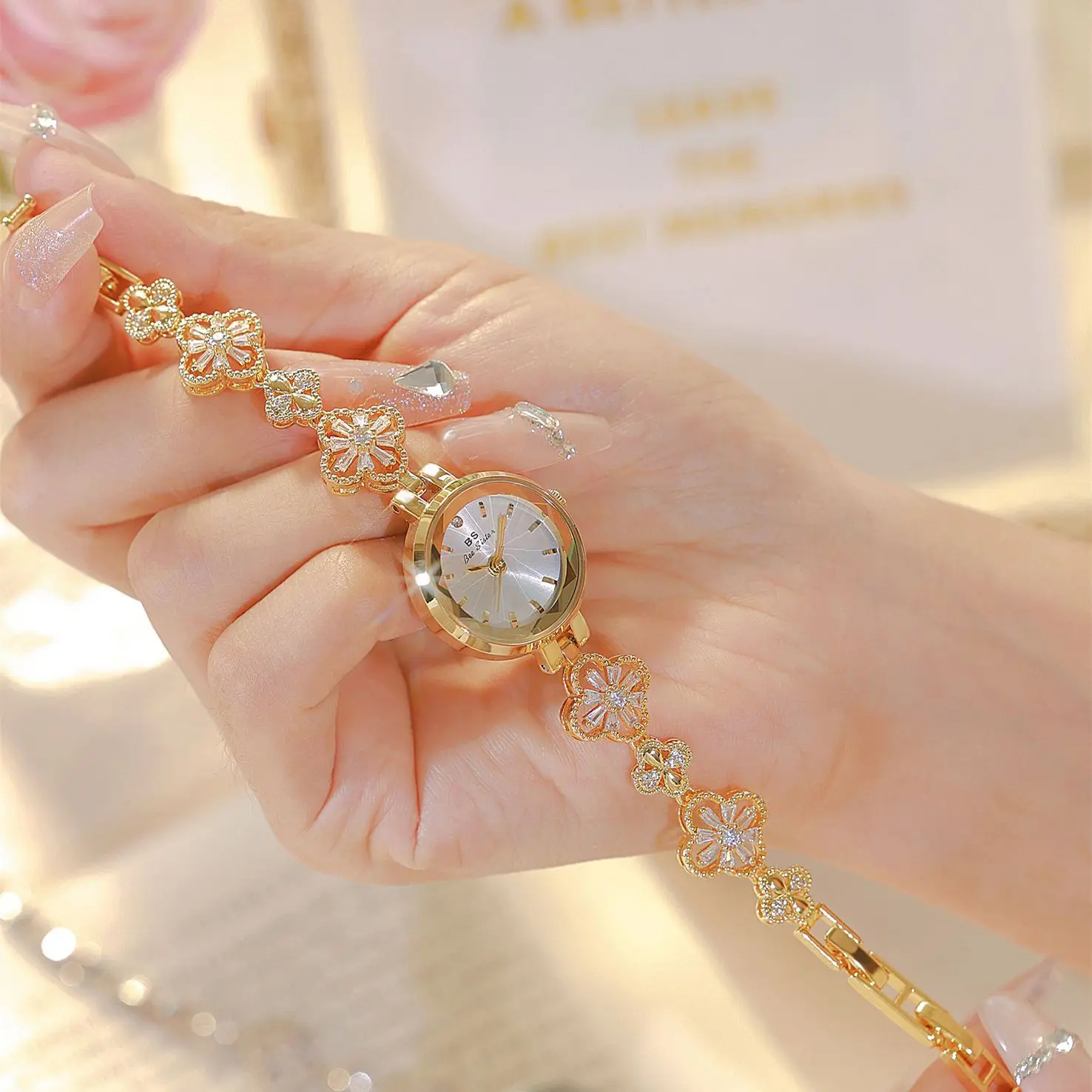 UTHAI Watch Women Chain Watches Luxury Zircon Waterproof Female Fashion Quartz Clock For Four Leaf Grass Bracelet Wristwatches