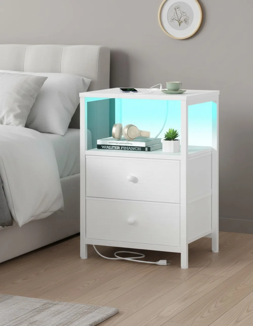 

Современная белая тумбочка с зарядной станцией, светодиодной подсветкой, 2 тканевыми ящиками, USB-портами и розетками переменного тока для спальни