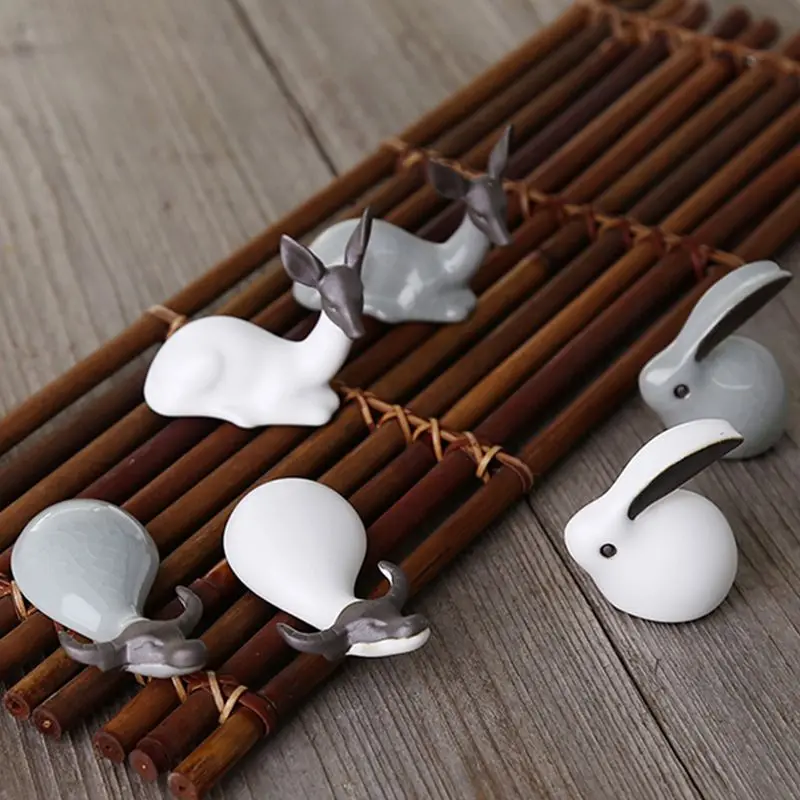 Chinese Tea Pet Mini Ceramics Tea Pet Cute Rabbit Deer Tea Pet for Kungfu Tea Tray Table Ornaments Decoration Great Gift