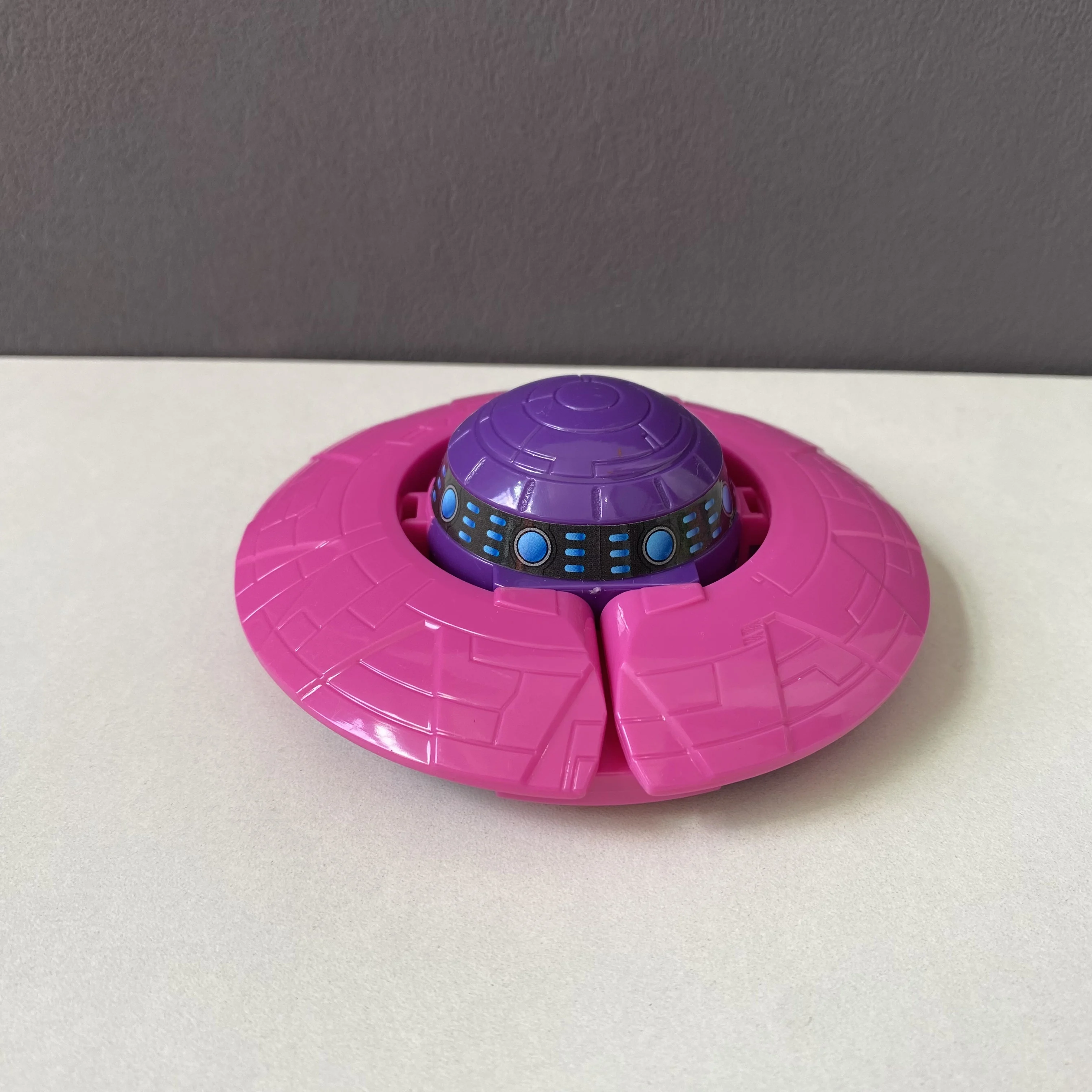 Véritables produits amples (sans boîte)-robot de Transformation à combinaison instantanée baleine ovni modèle de Collision jouet