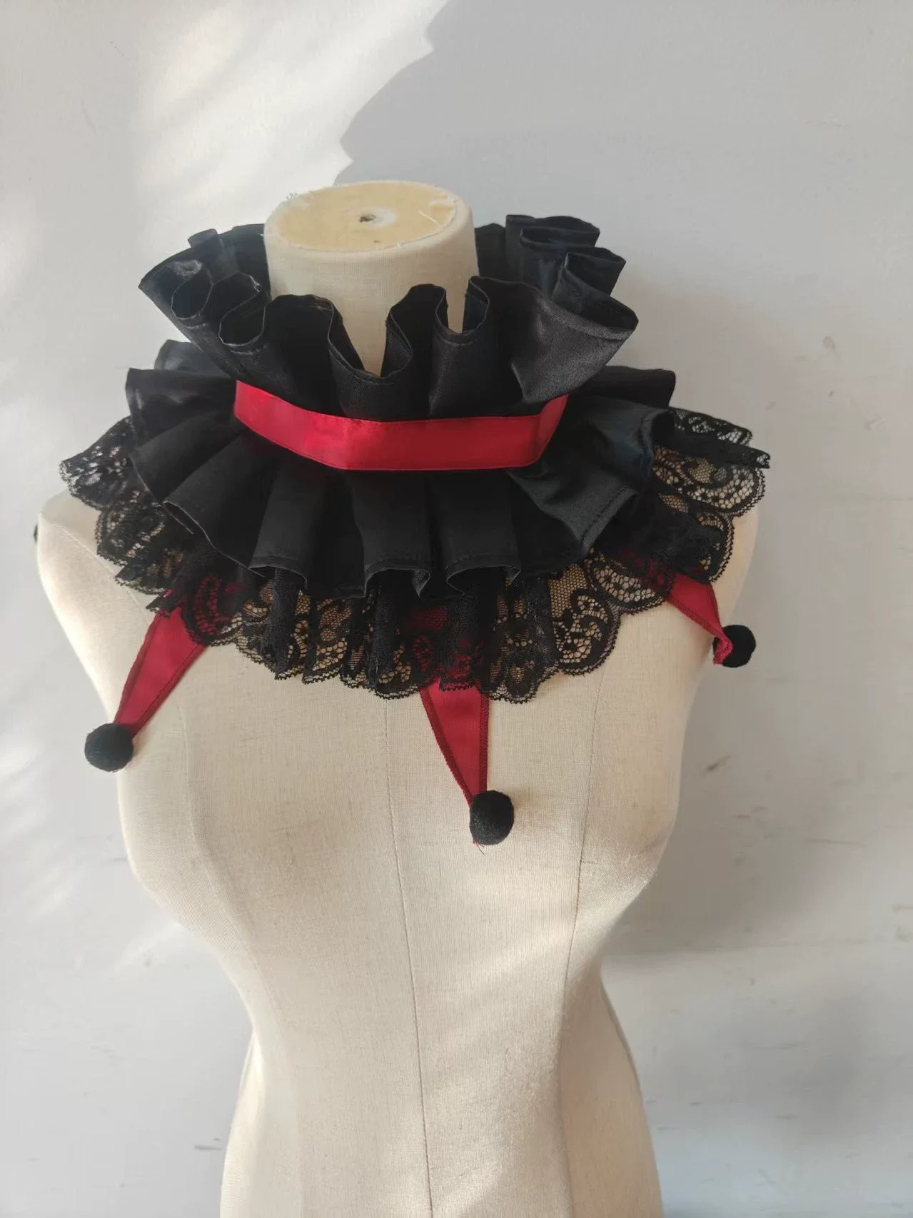 Fake Collar Black White Plaid Tulle Ruffle Clown Collar Comfortable Neck Ornament for Halloween Cosplay Party Stage Decoration