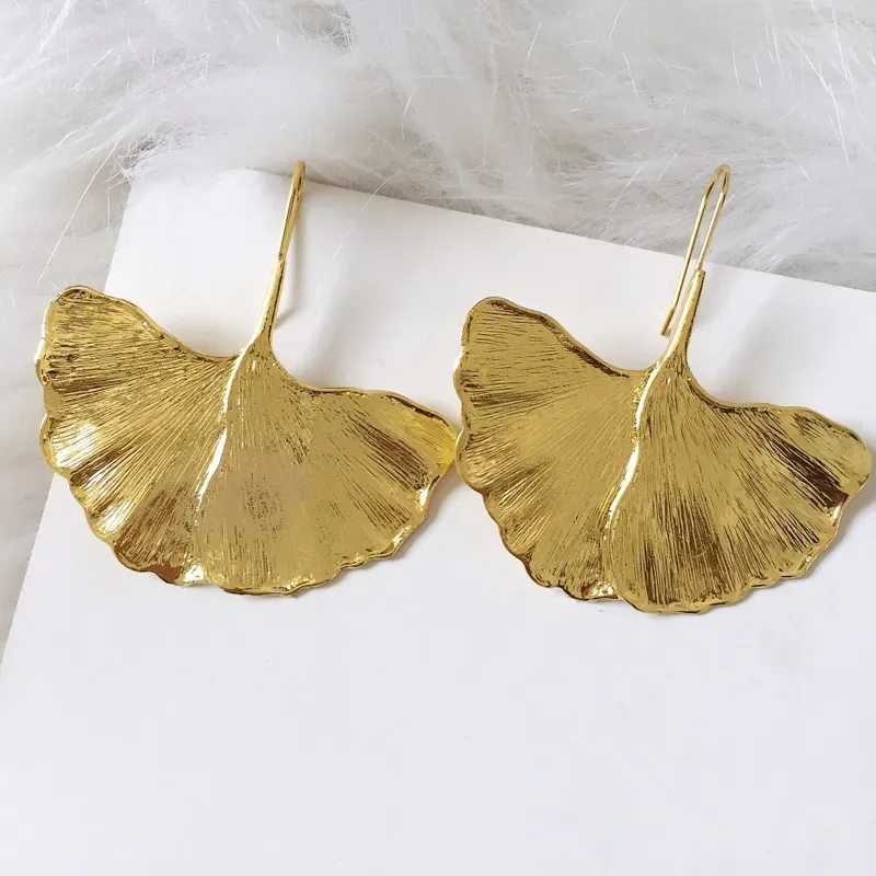 Luxury Gold Color Maple Leaf Dangle Drop Earrings For Women Sexy Elegant Metal Big Pendant Party Prom Fashion Charm Fine Jewelry