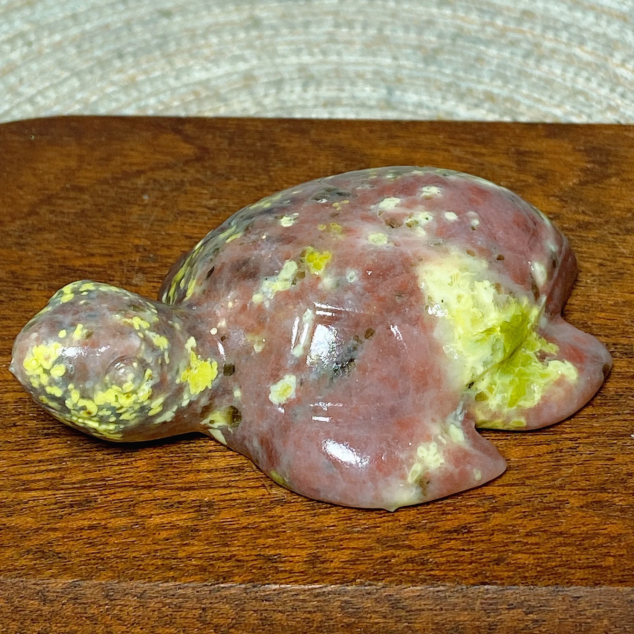 

Healing Natural Crystal Pink Moonstone With Green Tourmaline Tortoise Carving Mineral Energy Reiki Home Decorations Gift Ore