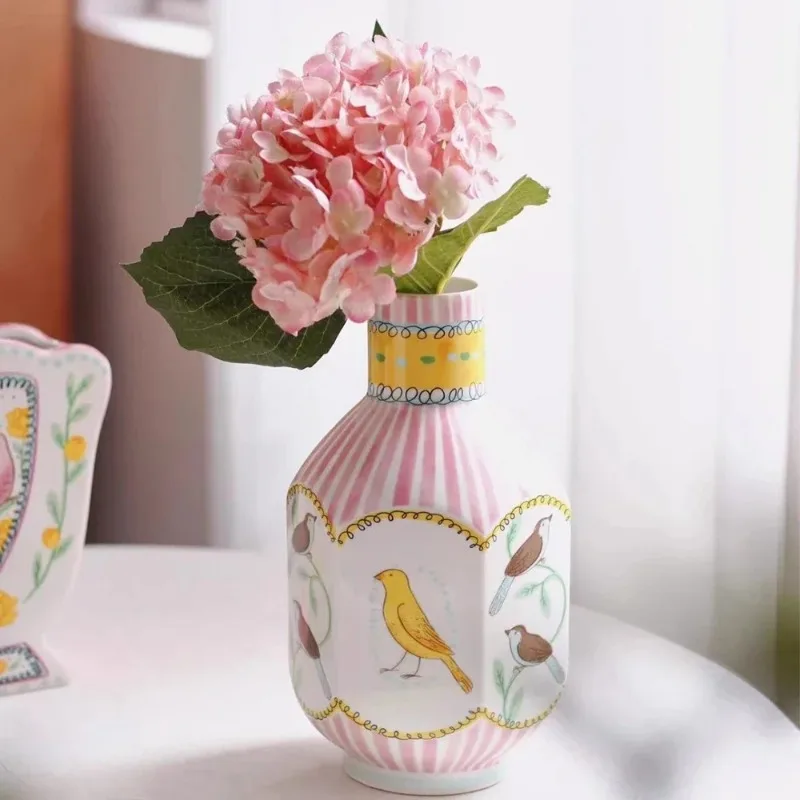 

Creative French Elegant Ceramic Vase Bird with Roses Romantic Fish Shape Art Vase Living Room Dining Table Decoration Ornament