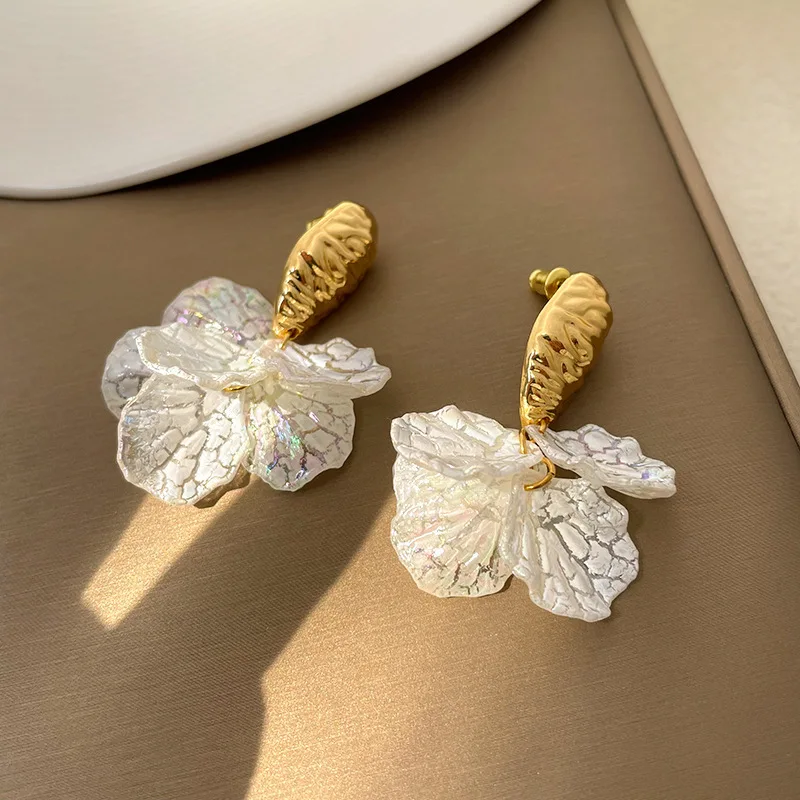 

Korean New Trendy White Shell Flower Petal Drop Earrings for Women Multi-layer Crack Tassel Earrings Fashion Jewelry