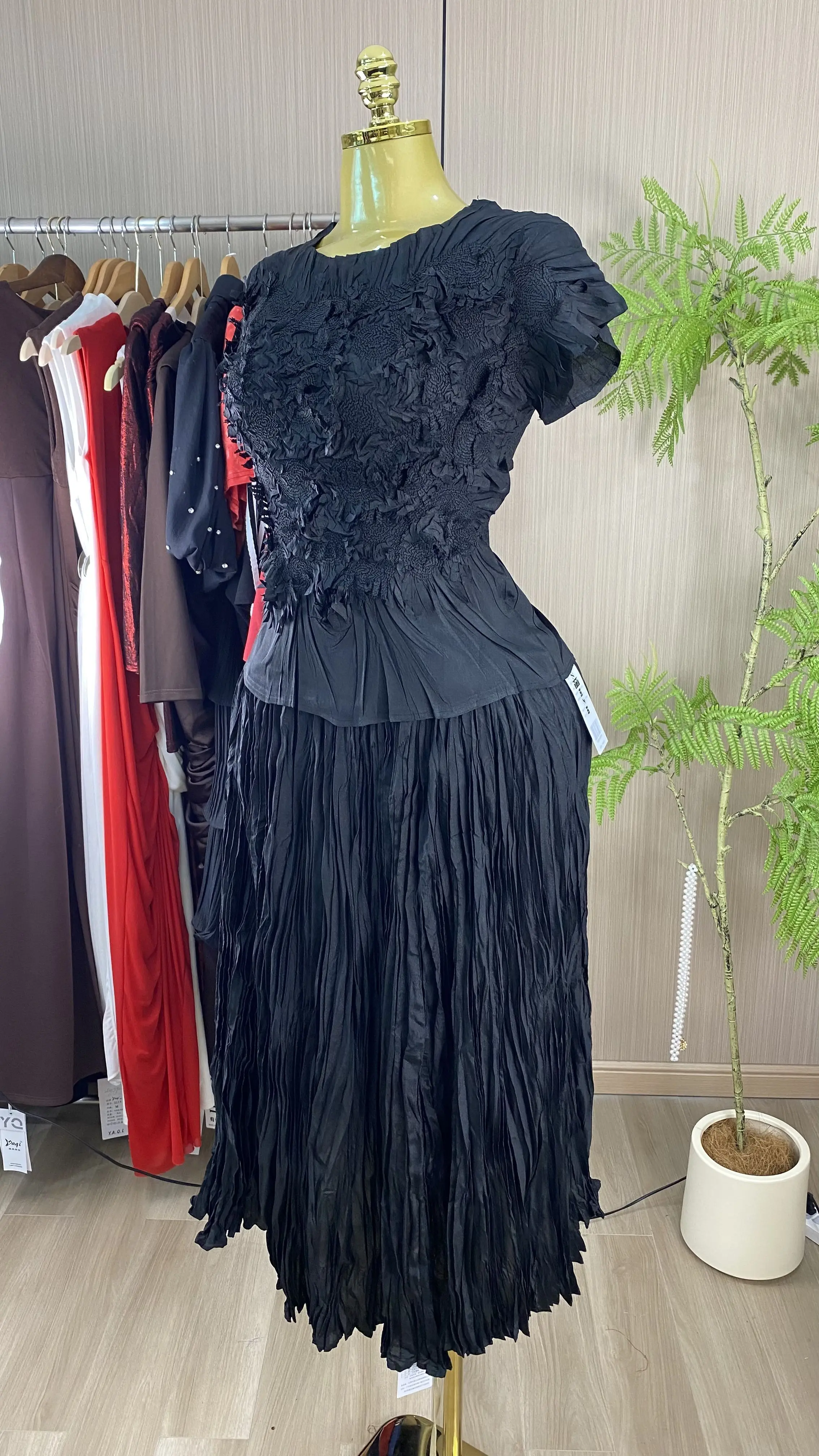 2026 New Elegant & Casual Women's Two-Piece Set: Short-Sleeved Embroidered Top and Pleated Skirt-GZXX949
