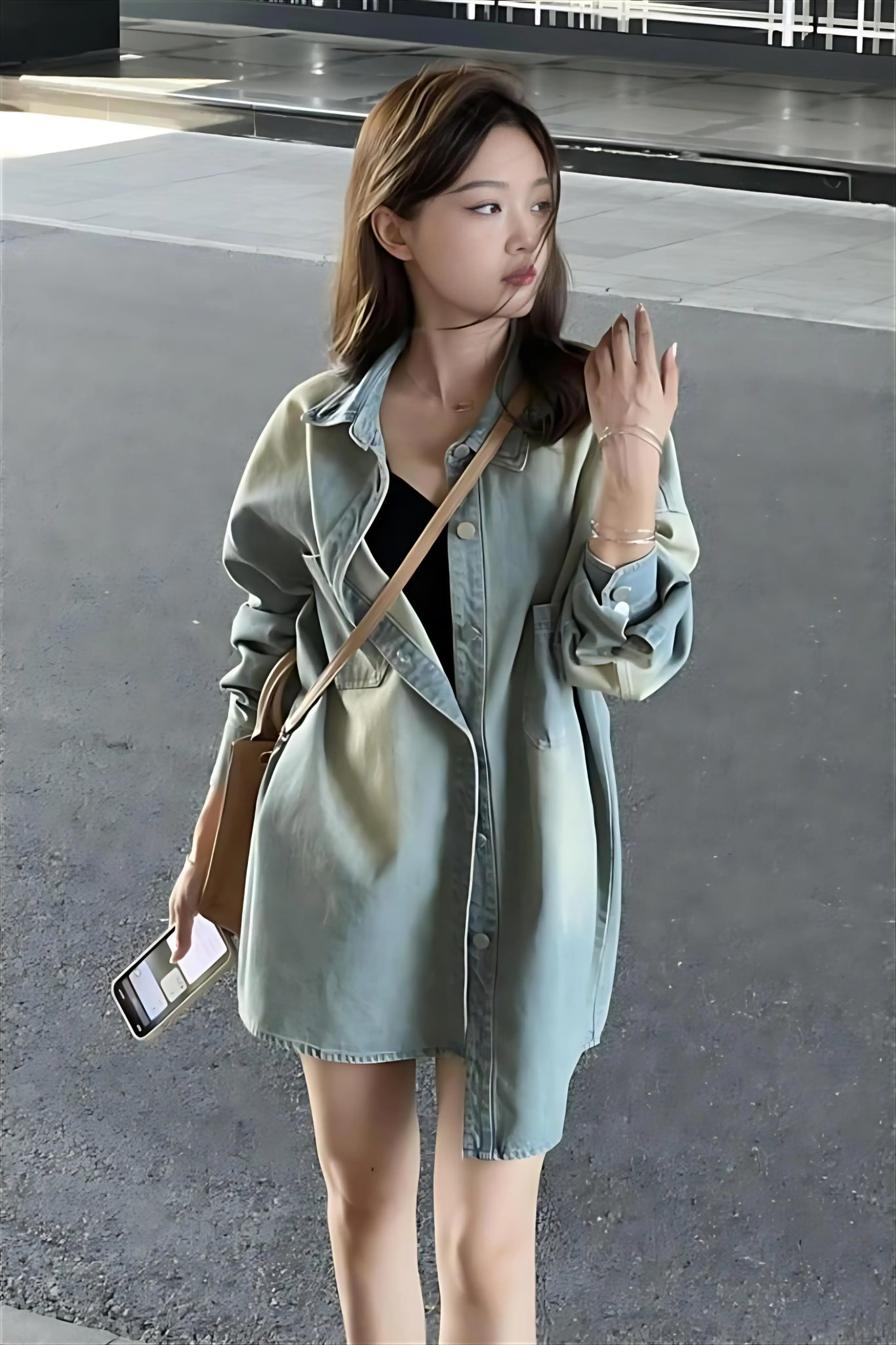 

Джинсовое пальто, меховое женское зимнее пальто с аппликацией на поясе, стеганая подкладка из овечьей шерсти с капюшоном, функциональная теплая шикарная подкладка с четырьмя карманами для альпинизма