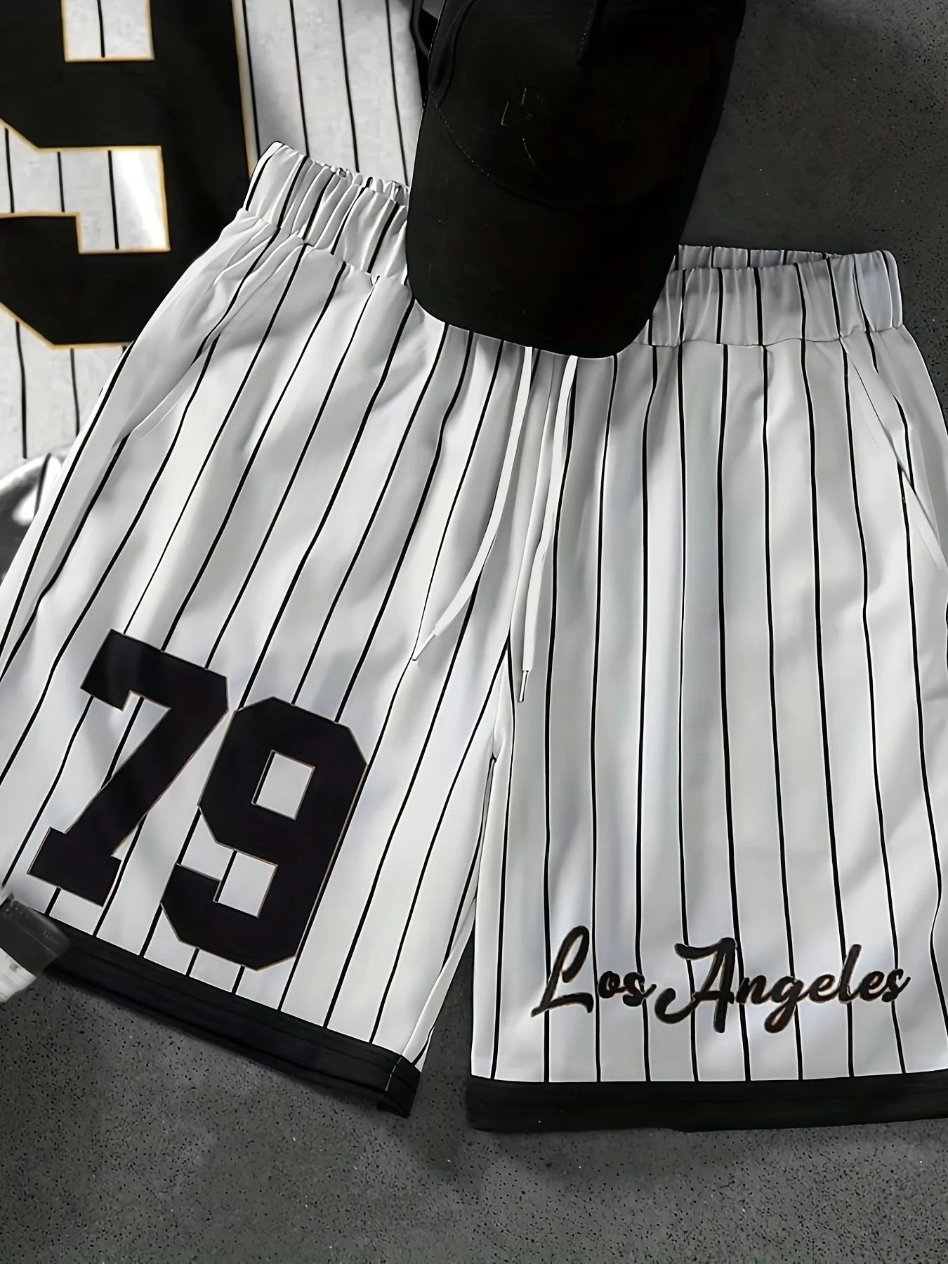 المجموعة الرجالية الجديدة لصيف 2025 عبارة عن طباعة رقمية ثلاثية الأبعاد عصرية وناعمة ومريحة وقابلة للتنفس