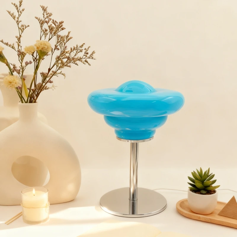 Lampu Meja UFO Biru Klein Gaya Dopamine Dress-Up, Lampu Seni Vintage Bauhaus, Lampu Ambient Gaya I untuk Kamar Tidur