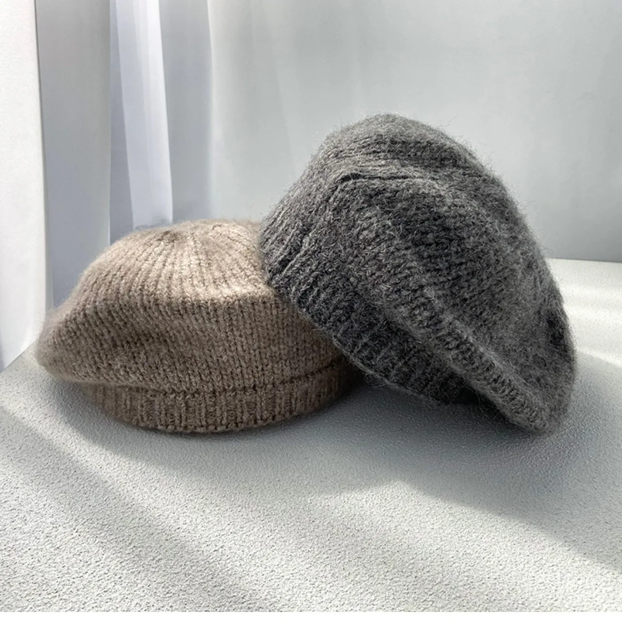 หมวกเบเร่ต์ไหมพรมสำหรับผู้หญิงผู้ชาย ฤดูหนาว อุ่น ยืดหยุ่น ขนาดใหญ่ หมวกศิลปิน ผ้าขนสัตว์นุ่ม สำหรับใบหน้าเล็ก แฟชั่น unisex ​