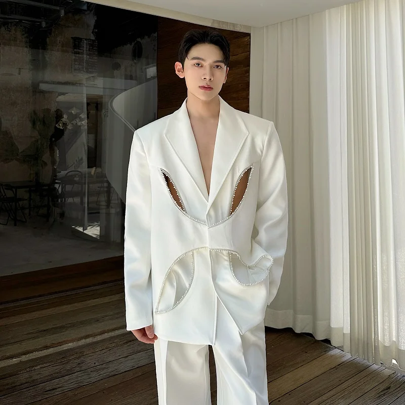 

Мужской костюм-двойка: пиджак с жемчужным декором и полым узором, брюки прямого кроя для выступлений, модный молодежный комплект