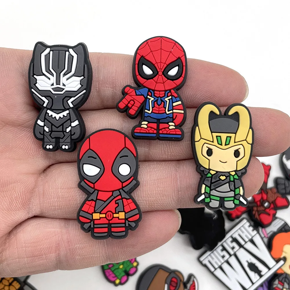 Gorące zabawki Disney jibz 30 sztuk Marvel Superhero buty z PVC Charms Cartoon sandały akcesoria drewniaki dekoracje chłopiec prezenty dla dzieci