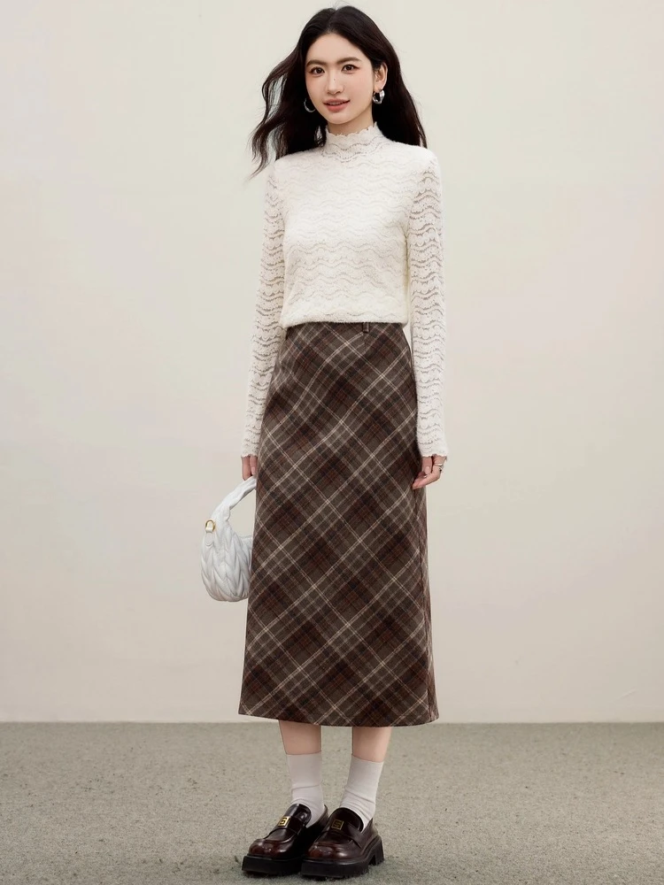 SENTUBILA Damska bluzka z długim rękawem 2025 Jesień Koronkowa bluzka z golfem Jednolita ażurowa dopasowana odzież damska Elegancka bluzka 153SA3129