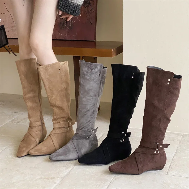 Eilyken Sepatu Bot Setinggi Lutut Desain Punk Musim Dingin dengan Tali Sempit dan Rivet untuk Wanita, Hak Rendah, Sepatu Panjang dengan Ritsleting untuk Wanita.