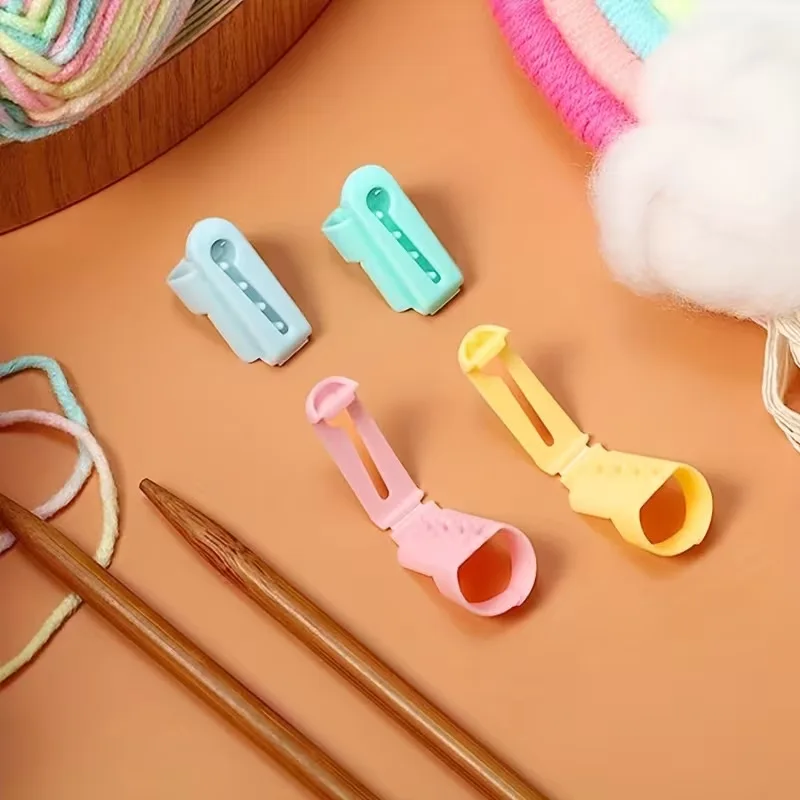 2pcs Yarn Guide Ring Knitting Sweater Yarn Guides Plastic Knitting Tools DIY Yarn Weave Sewing Accessories (Random Color)