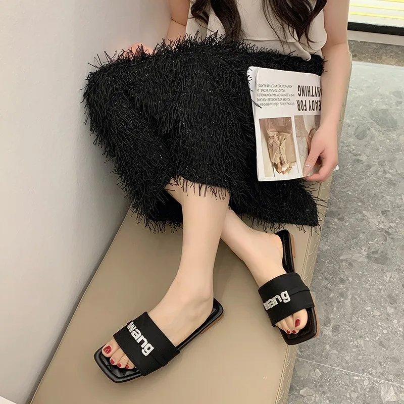 2024 Summer New Flip-flops, Wear Stylish Slippers, Suitable for Home and Out of The Flip-flops, Soft and Comfortable Slippers,