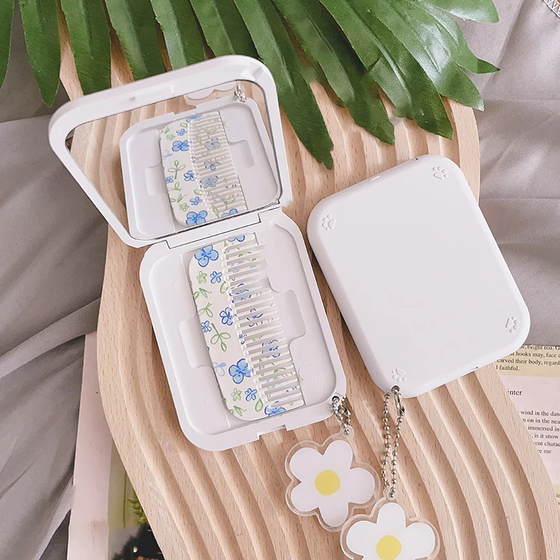 Specchio per il trucco pieghevole Flip-Top con fiore blu specchio tascabile portatile specchio per il trucco cosmetico rettangolare da donna con pettine