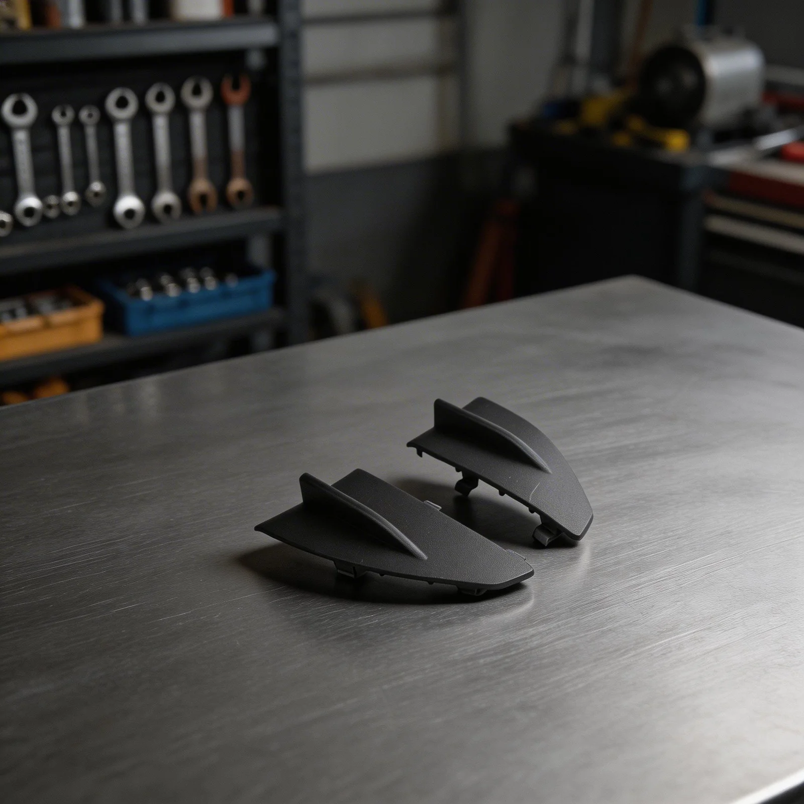 

Комплект накладок на передний бампер (нижняя решетка) для замены, как на фото, простая установка, неоригинальная деталь