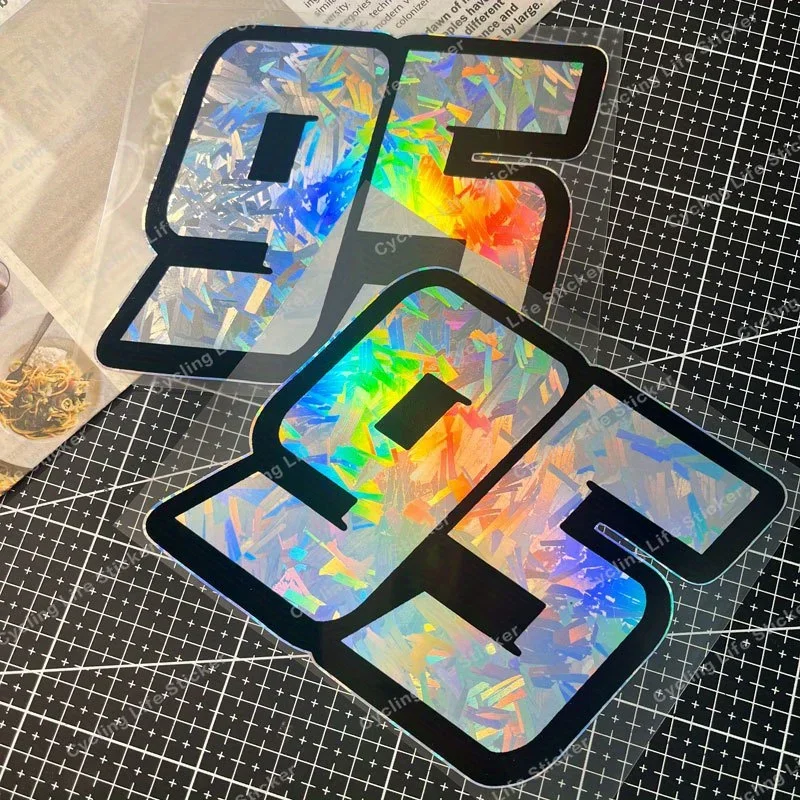 1 Buah Stiker Mobil Holografik Unik '95, Aksesori Sporty untuk Mobil, Jadikan Mobil Anda Tampil Menonjol dengan Stiker Berwarna Cerah Ini