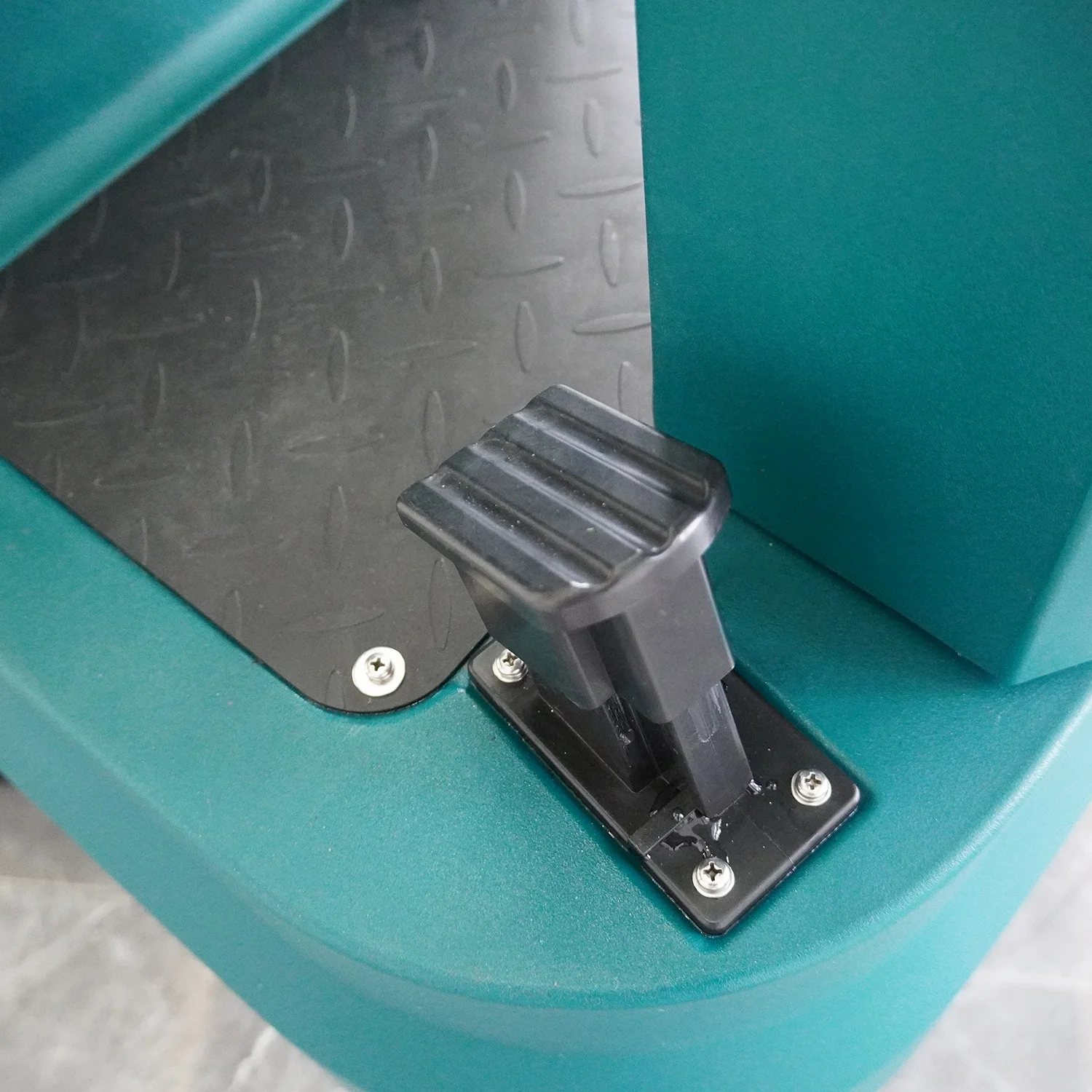 Commercial Dual-brush Ceramic Tile Cleaning Machines Ride On Floor Scrubber Machine