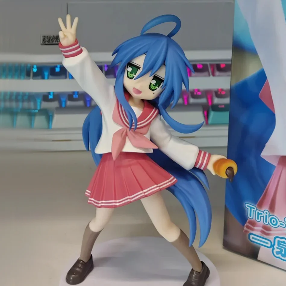 Auf Lager Anime Izumi Konata Figur LuckyStar Trio-Try-iT Figuren Auto-Ornamente PVC-Modell Spielzeug Geburtstagsgeschenke