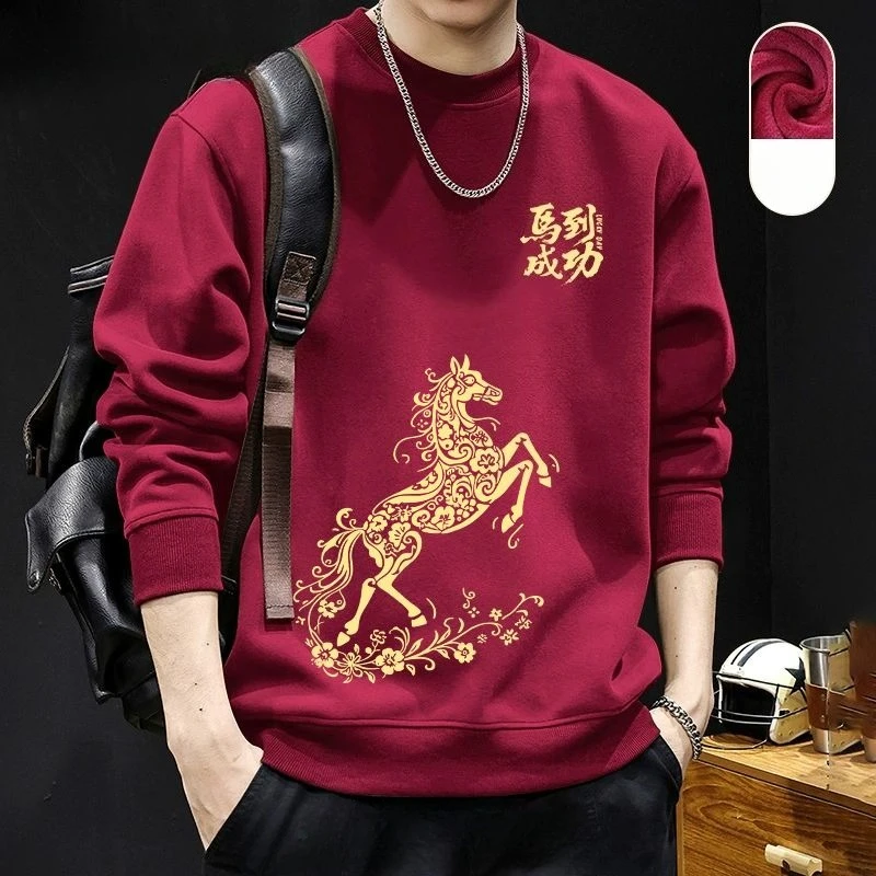 

Новая осенне-зимняя мужская толстовка с капюшоном в красном цвете, посвященная году Лошади, с флисовой подкладкой и утолщенная, модная и стильная.