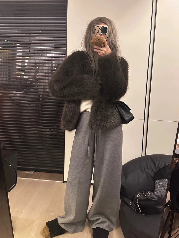 

Высококачественная зимняя куртка для женщин, короткая дизайнерская пушистая шуба из синтетического лисьего меха, теплый стиль в премиальных оттенках