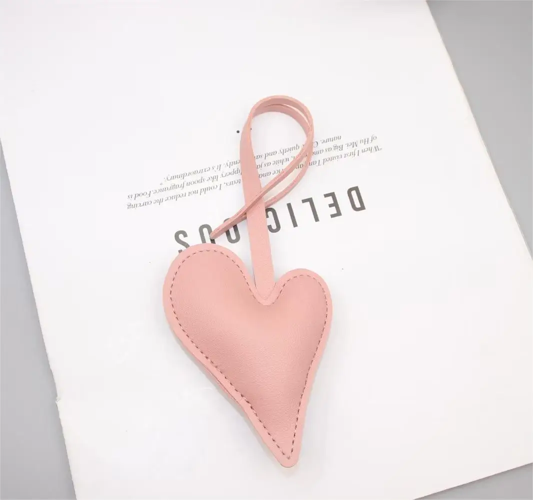 

Simple and versatile new leather heart-shaped bag charm with an irregular heart-shaped key chain