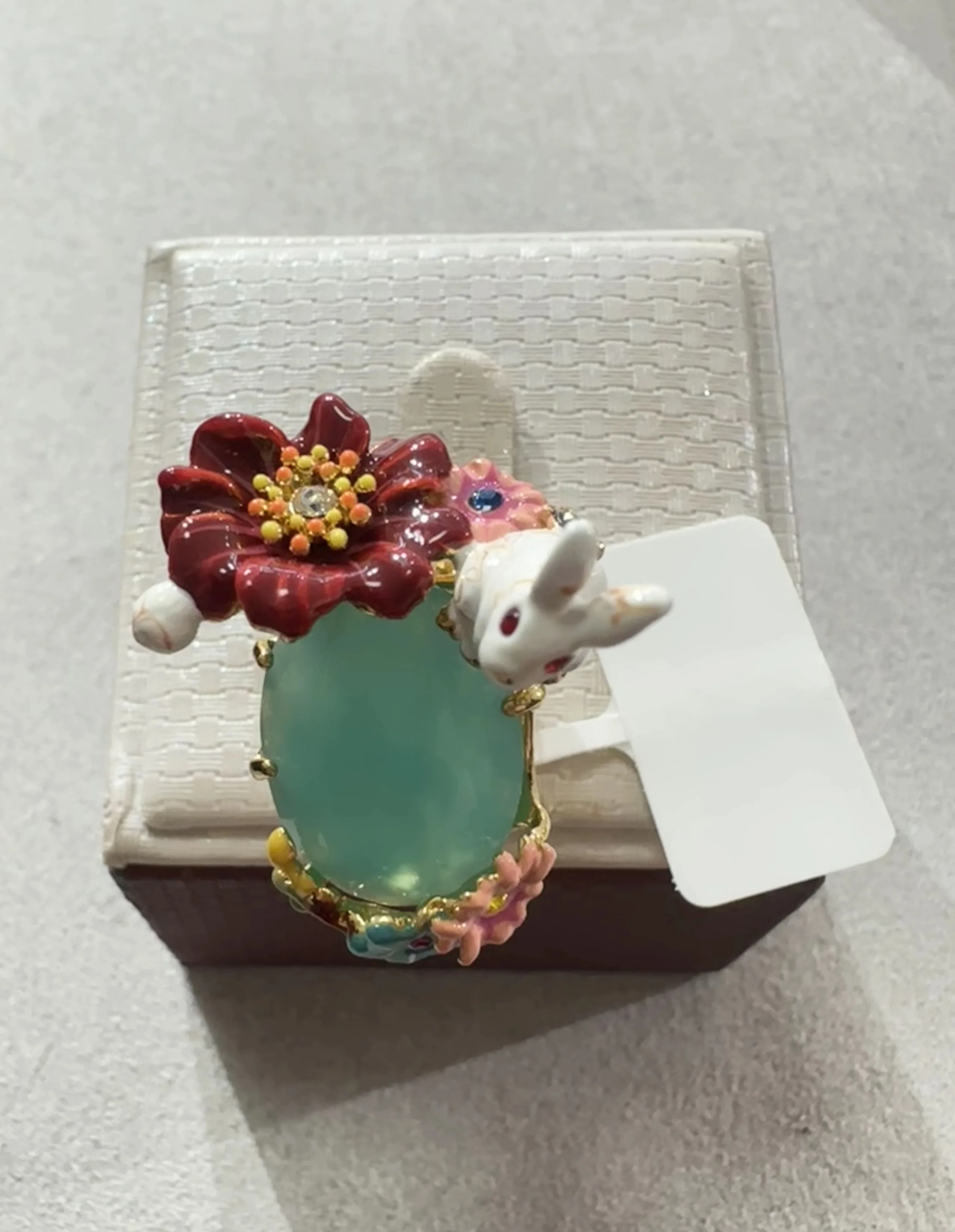 

YIBU Rabbit Emerald Ring is fashionable, simple, and high-end