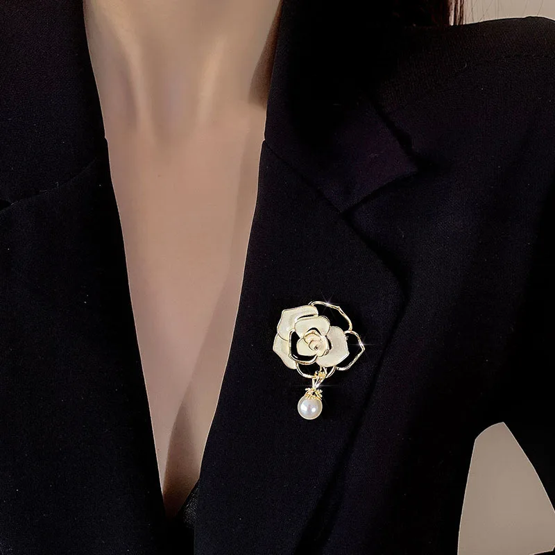 Elegancki biały czarne kwiat kamelii broszki szpilki dla kobiet piękne kwiat roślina ubrania stanik biżuteria akcesoria