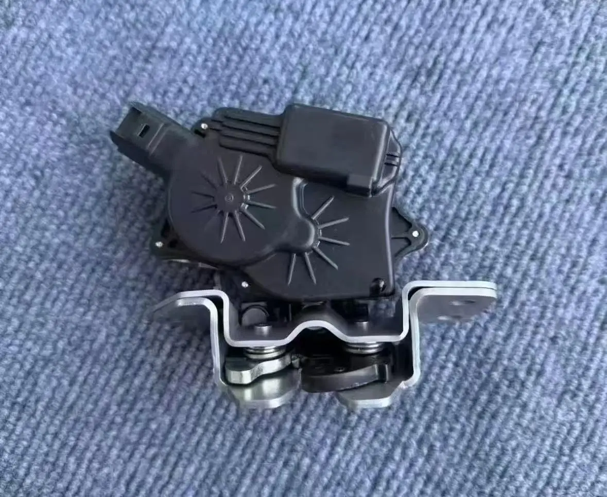 For McLaren 12C Coupe Spider Rear Engine Deck Lid Latch Lock 11A7410CP
